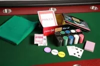 Casino style Texas Hold’em Poker set 200 žetonů + plátno + karty - obsah balení 1