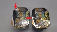 Pokémon Eevee Evolutions Tin - Jolteon V (Fall 2021) - poškozeno