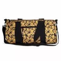 Pokémon Duffle Bag Pikachu AOP - cestovní taška - zadní strana s kapsičkou na zip